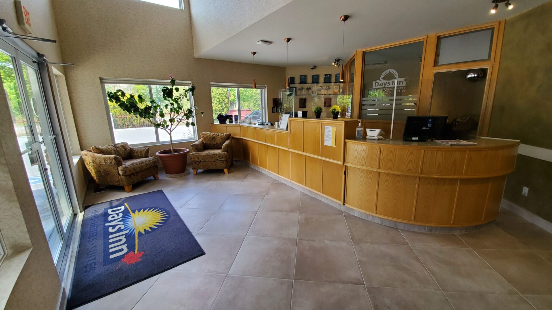 days inn penticton lobby