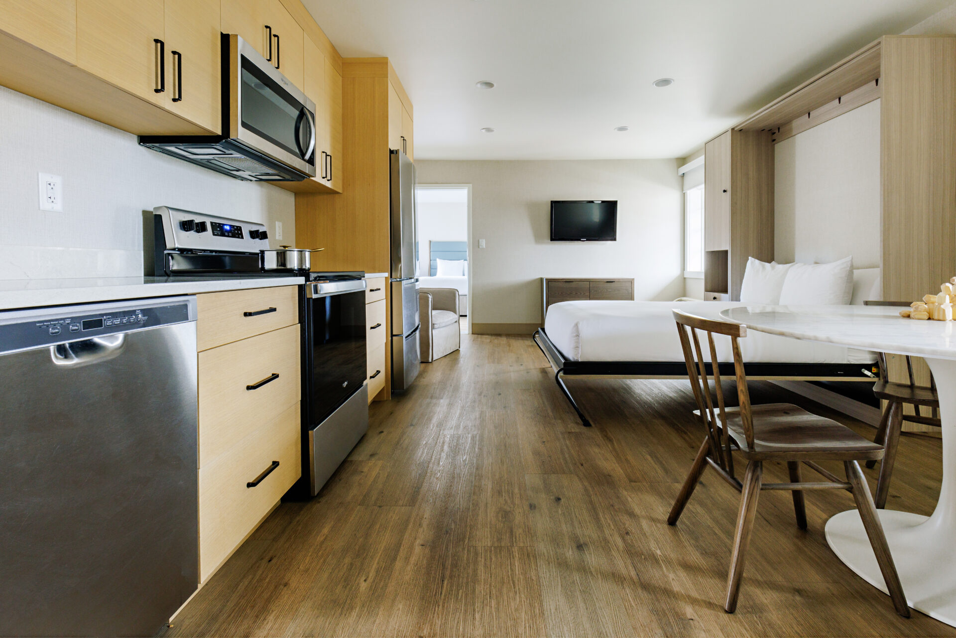 Courtyard Kitchen Suite