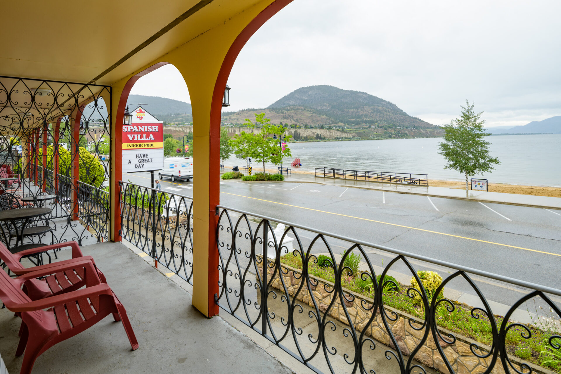 spanish villa motel patio views