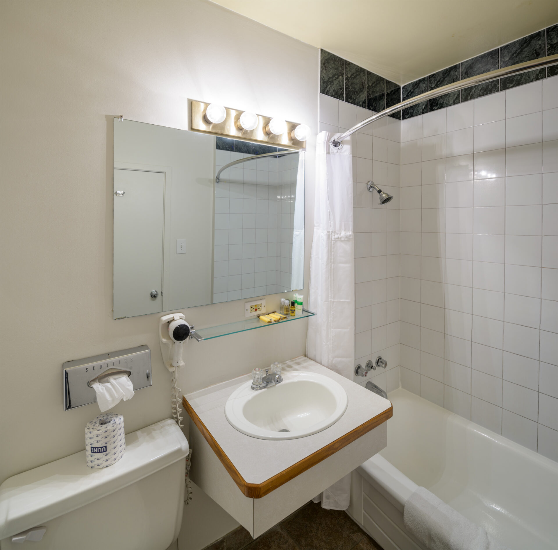 spanish villa motel bathroom