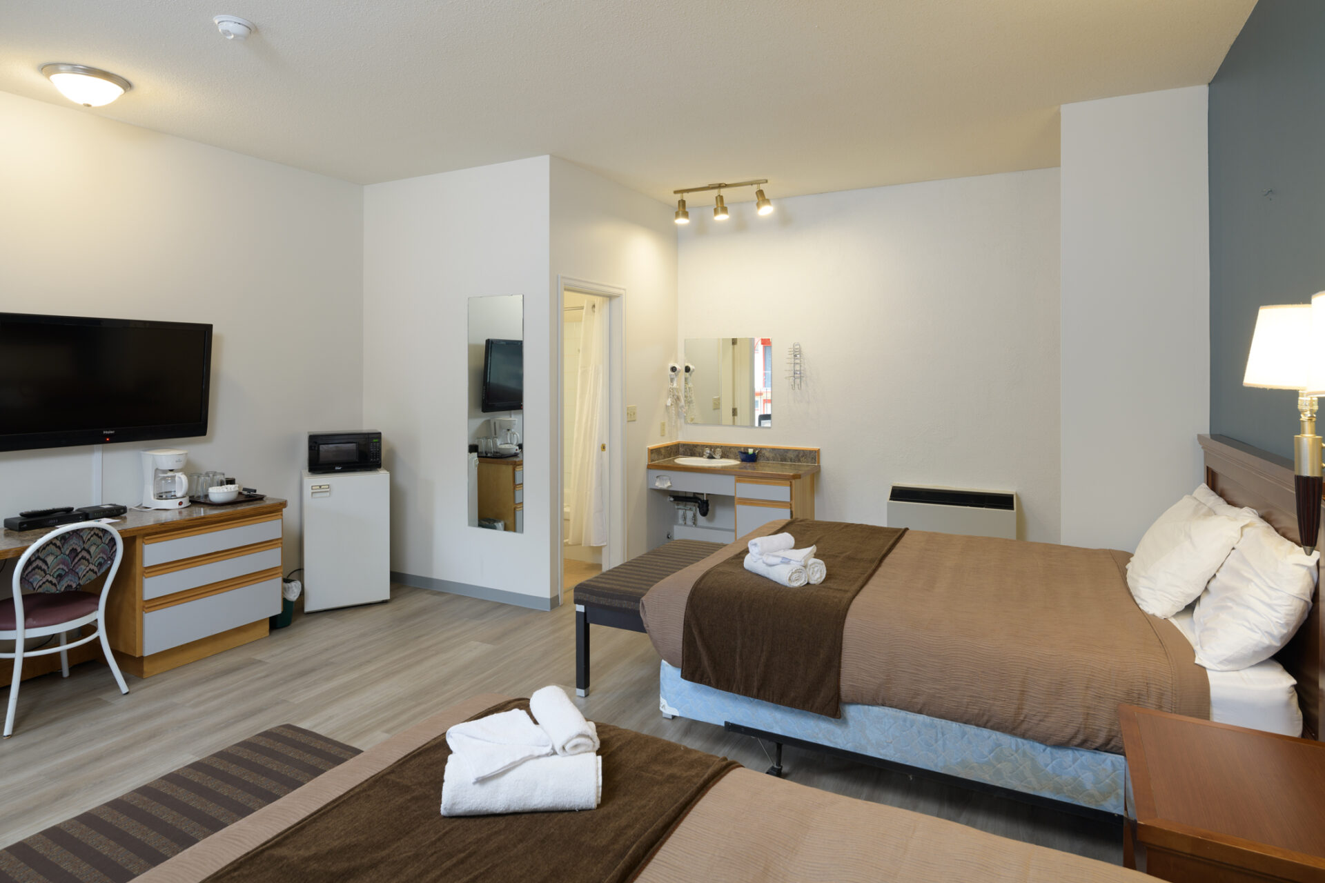 spanish villa motel 2 beds unit
