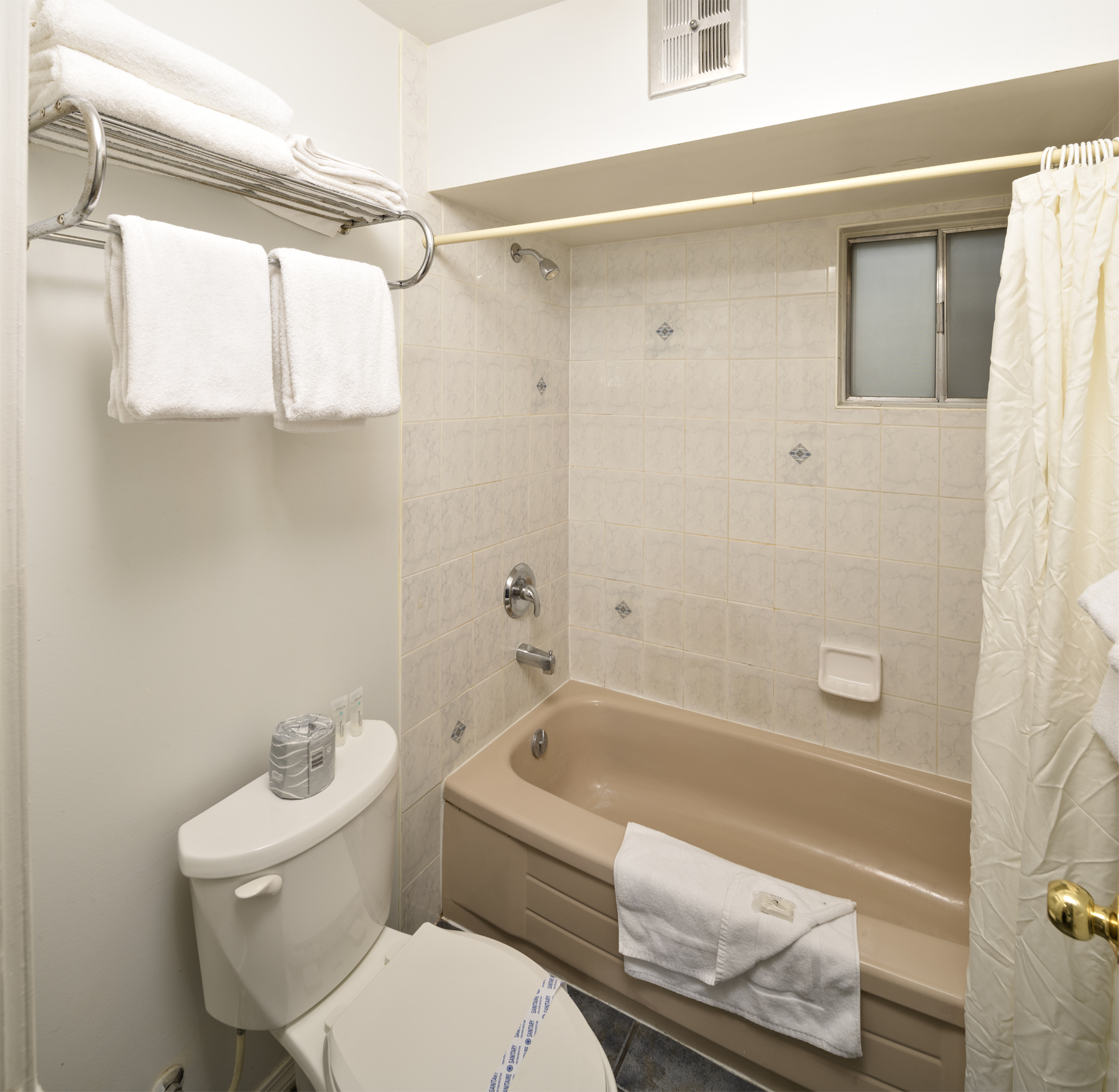 sunny-beach-motel bathroom