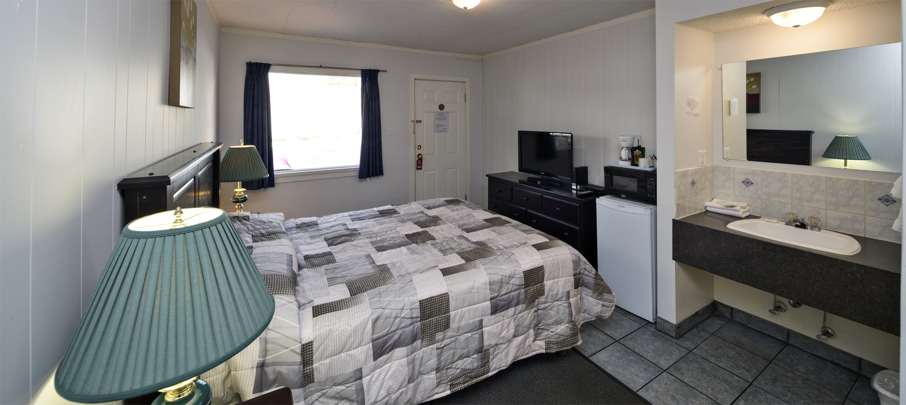 sunny-beach-motel room with kitchen