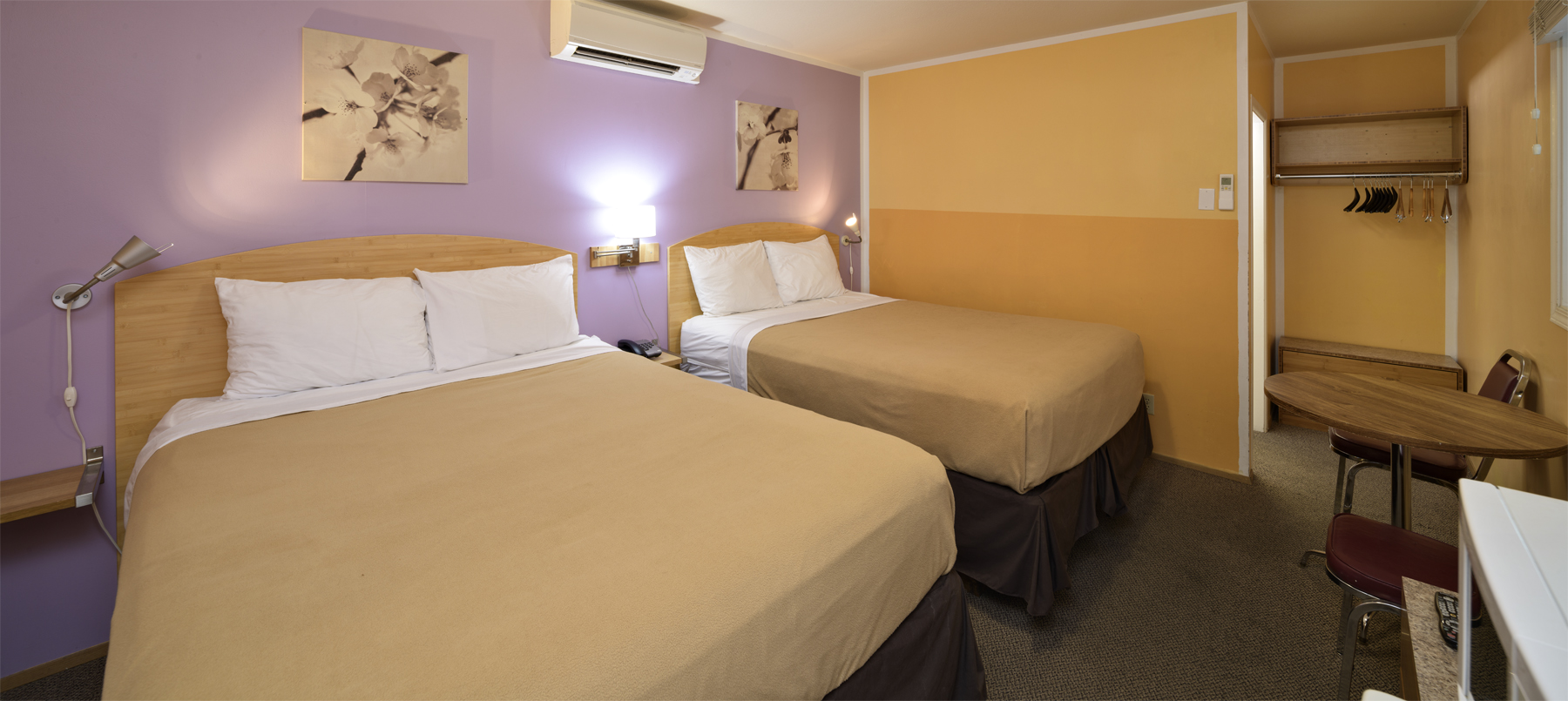 waterfront inn double bedded room