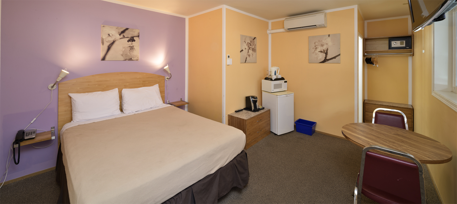 waterfront inn signle bed