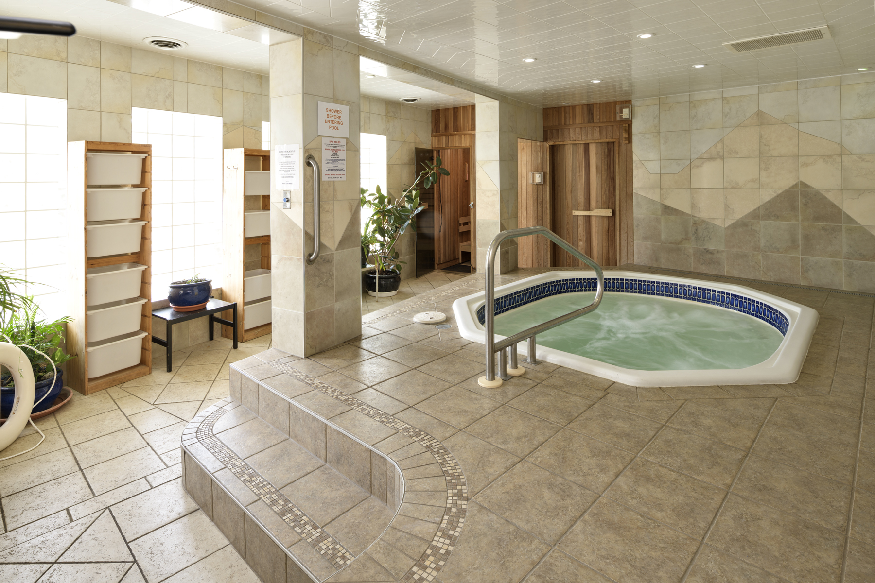waterfront inn hot tub