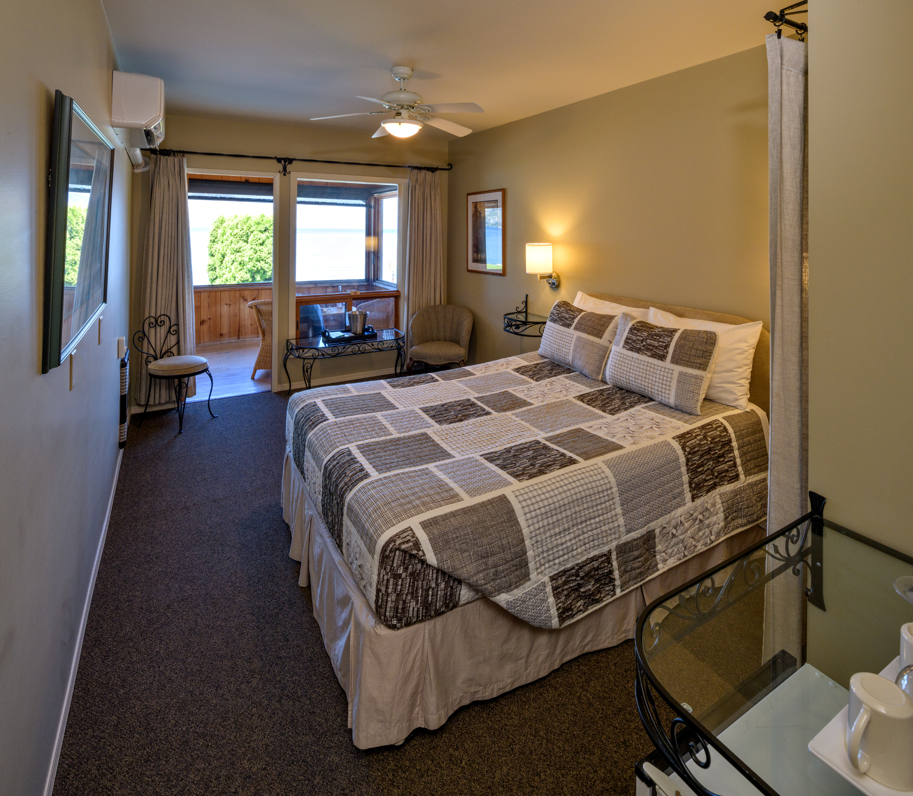 sandy beach lodge bedroom