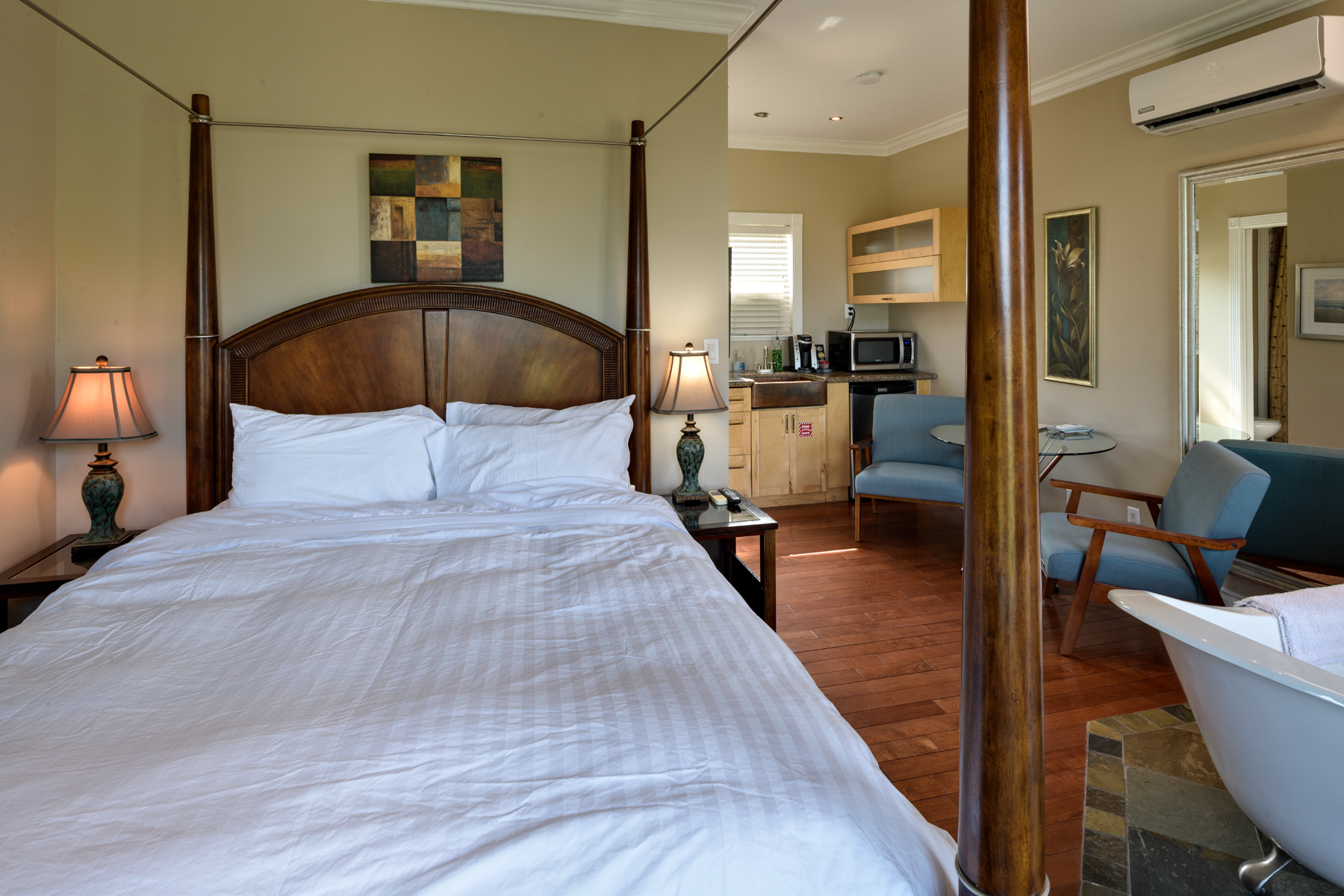 above the beach bedroom with poster bed