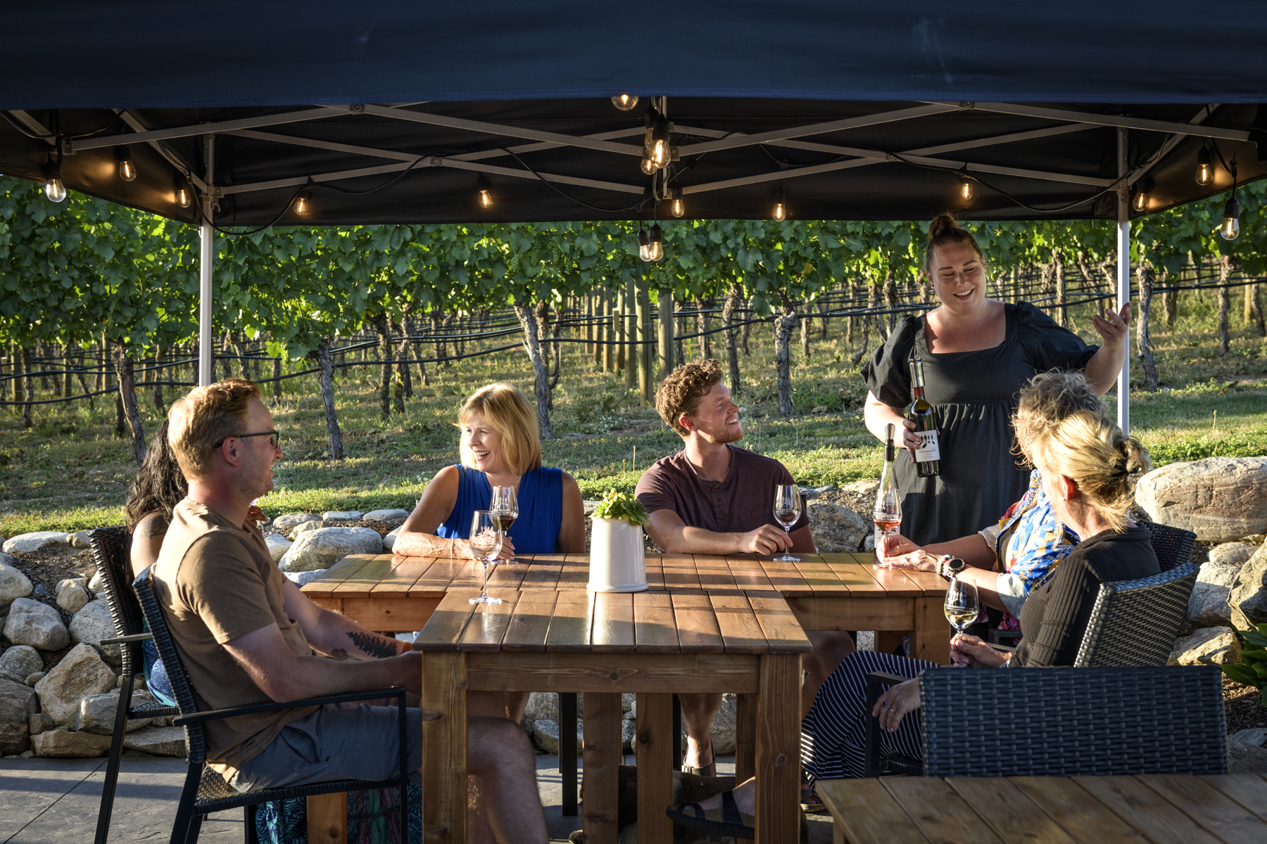 four shadows winery patio tasting