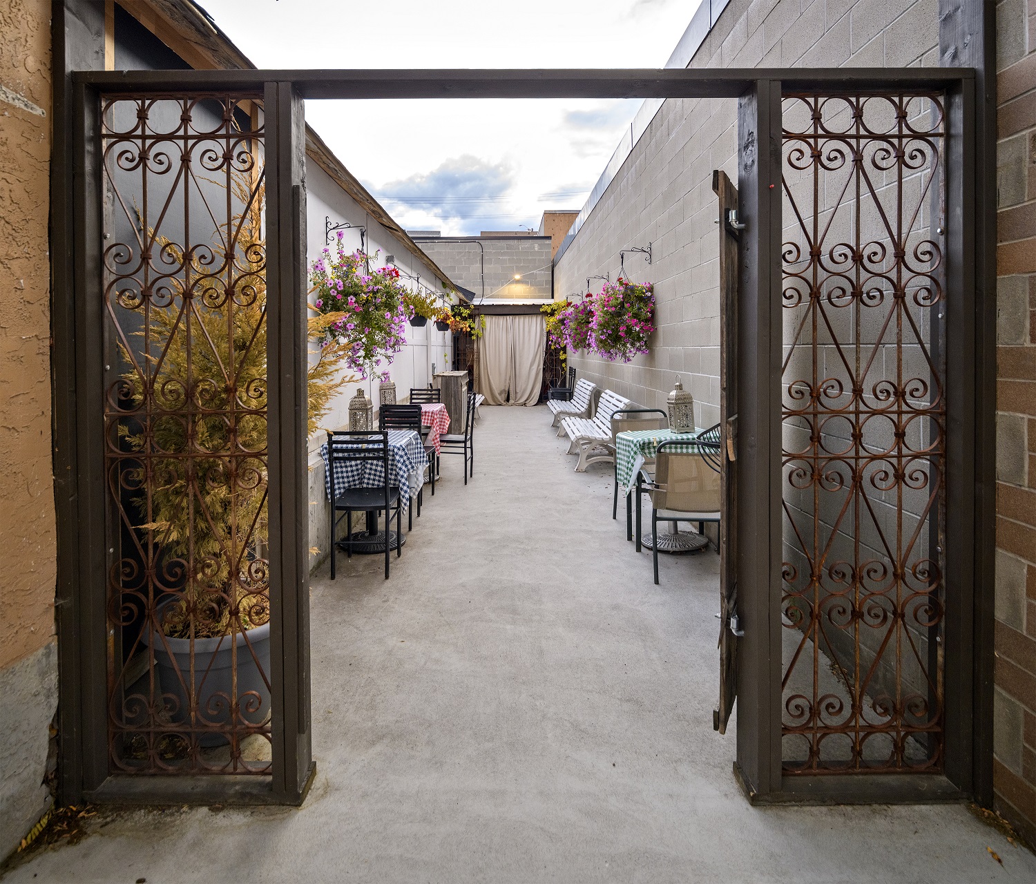 Maple Roch outdoor patio area