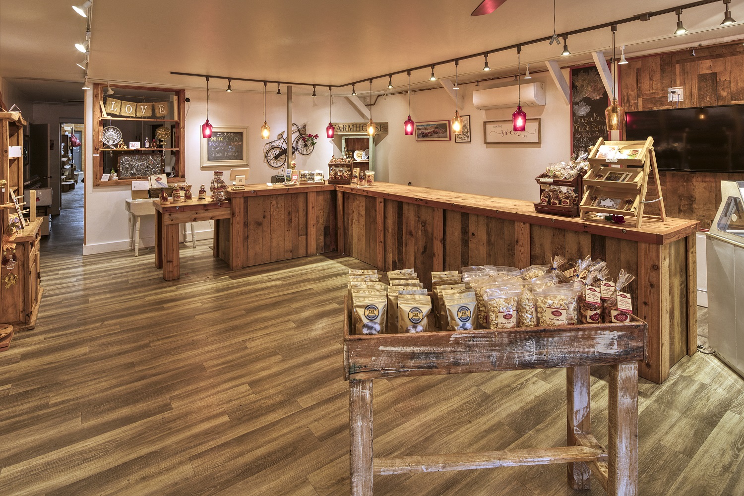 Maple Roch store in summerland
