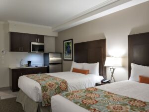 coast oliver hotel - comfort room queen queen galley kitchen