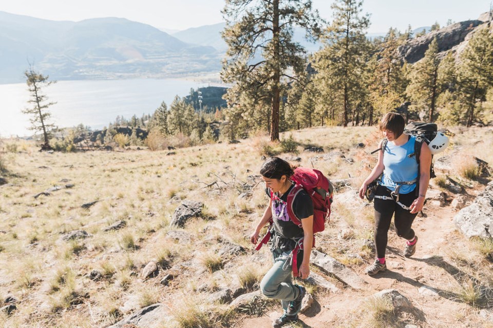 climbers hiking at skaha bluffs park