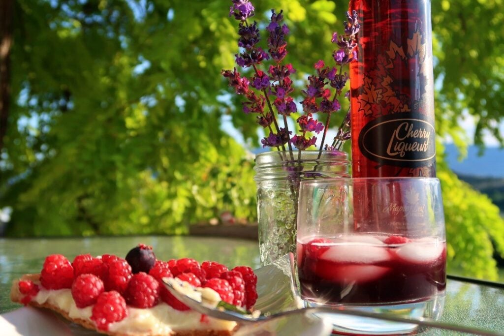 Raspbery dessert with a cocktail made of cherry liqueur