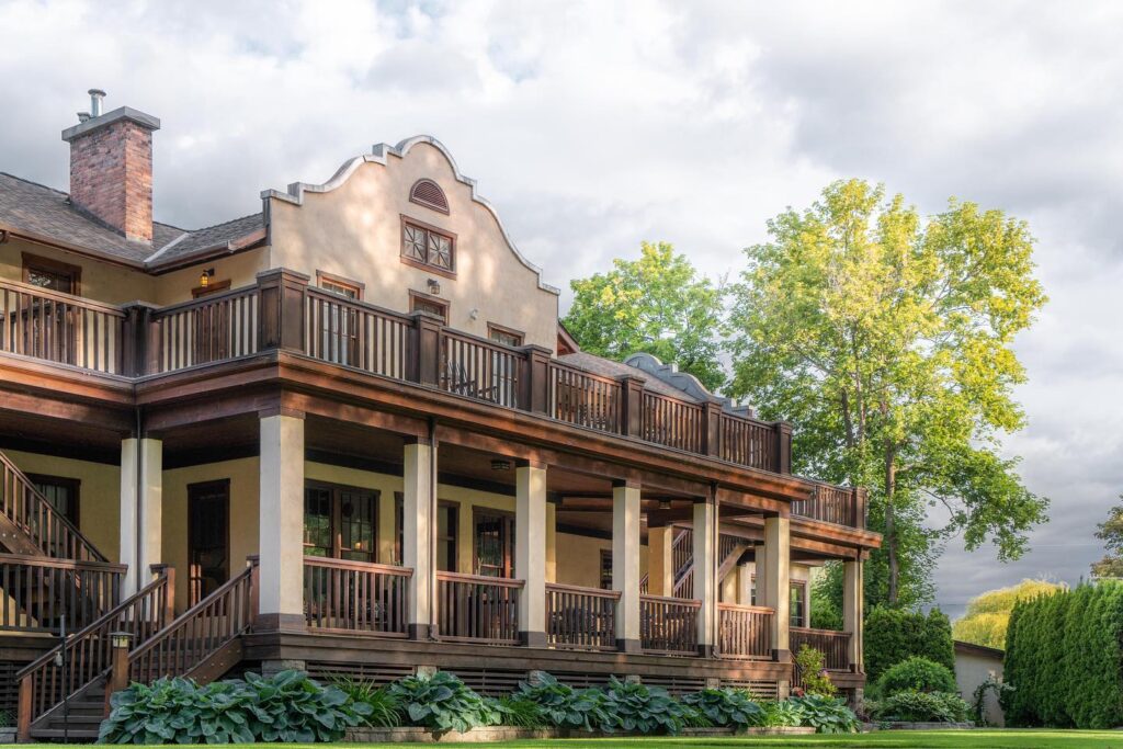 External shot of Naramata Inn building