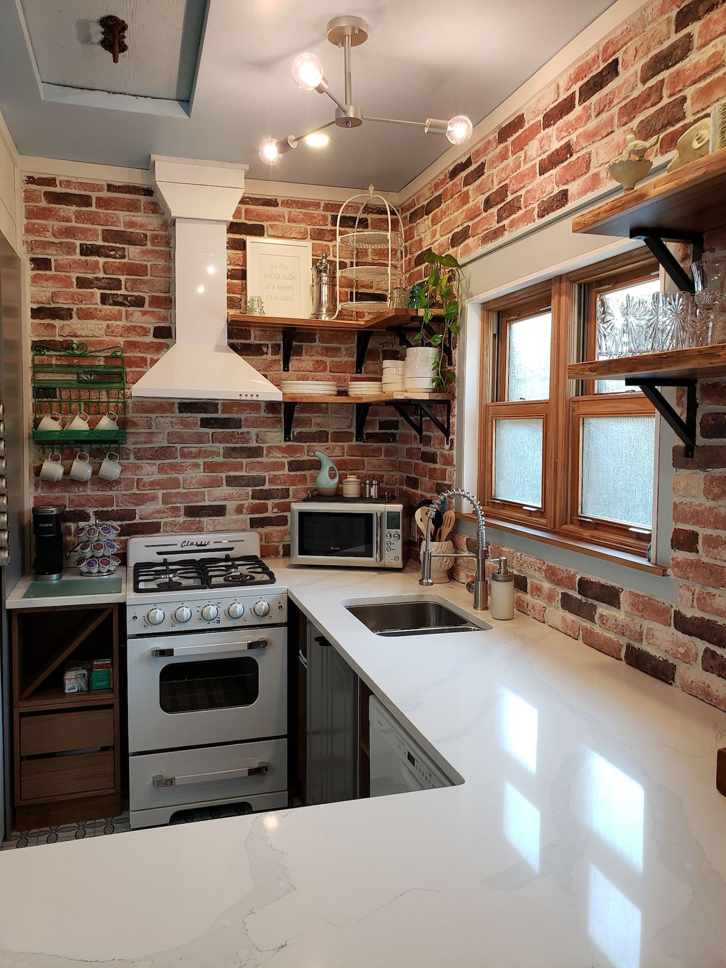 Neighbors Penticton Guest House kitchen area