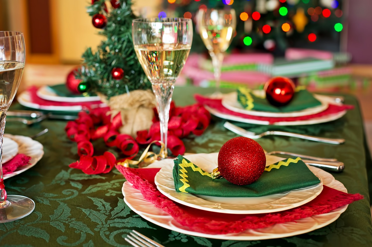 christmas table setup