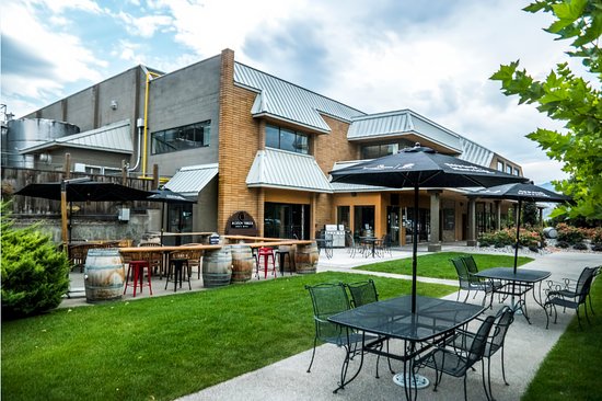 Inniskillin and Jackson-Triggs patio