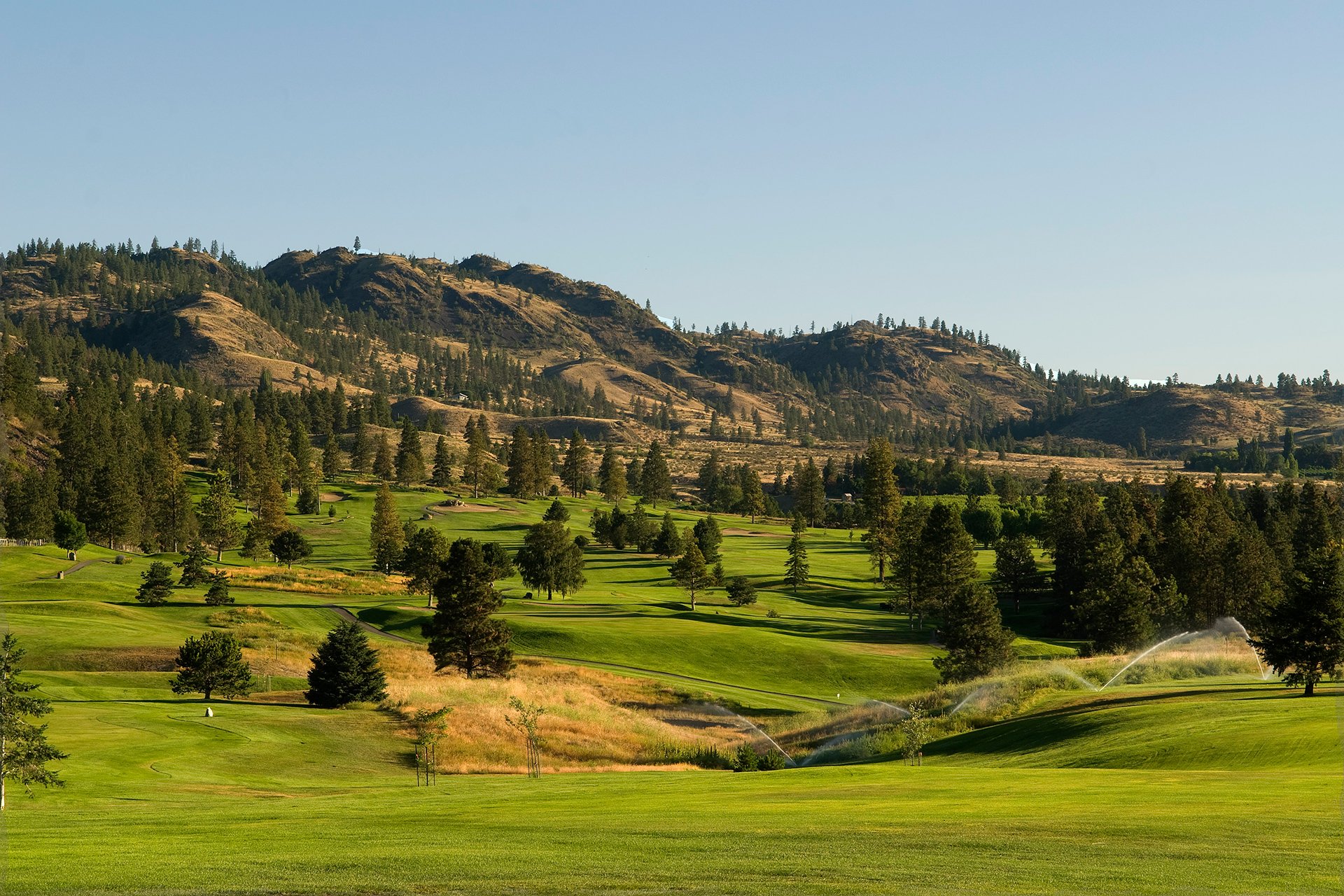 Fairview Mountain golf course mountain backdrop and green fairway