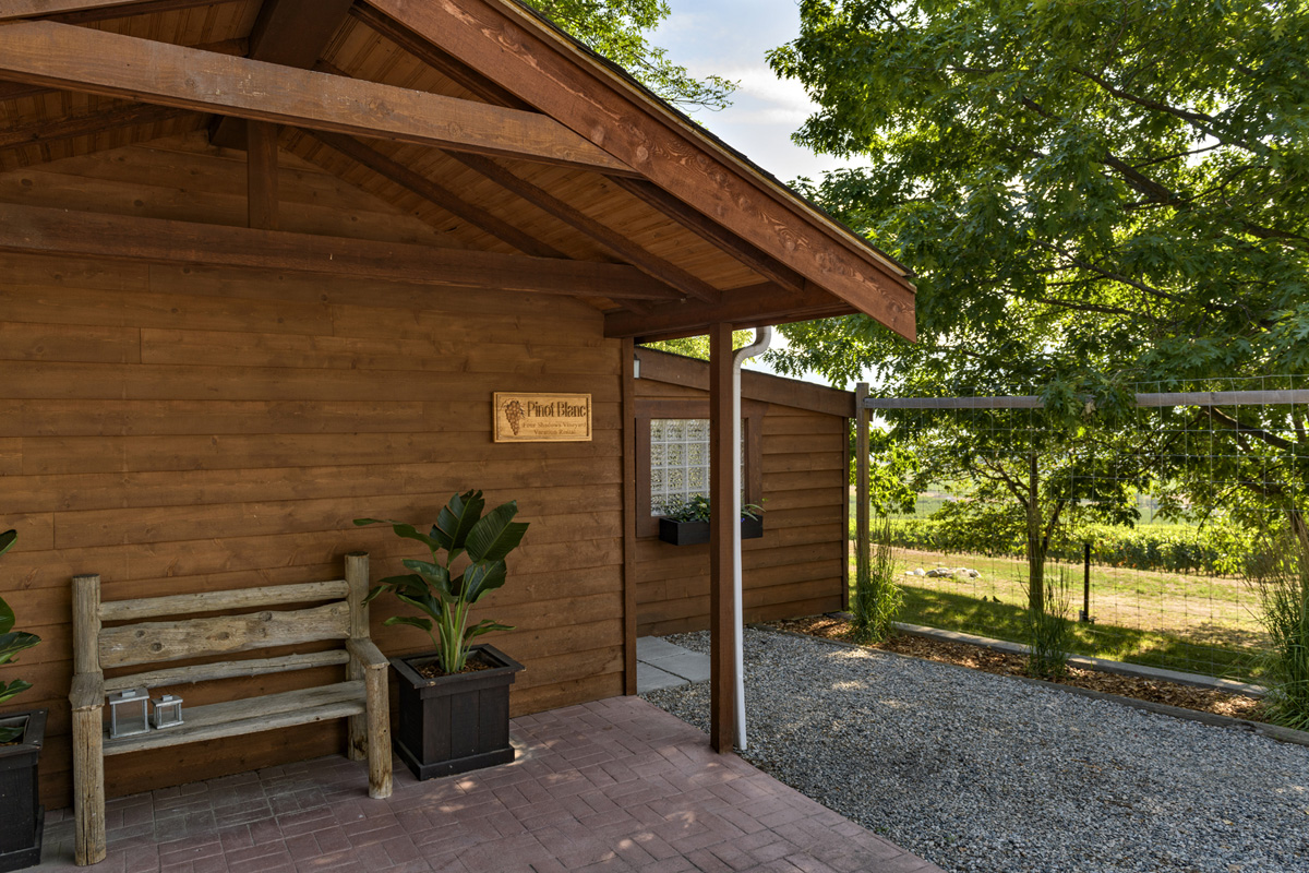 Four Shadows Pinot Gris Guest House exterior
