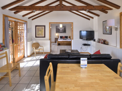 Four Shadows Pinot Gris Guest House living and dining room