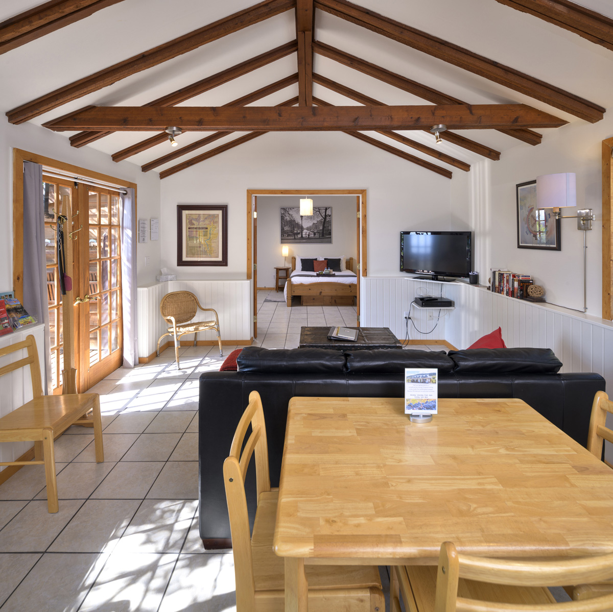 Four Shadows Pinot Gris Guest House living and dining room