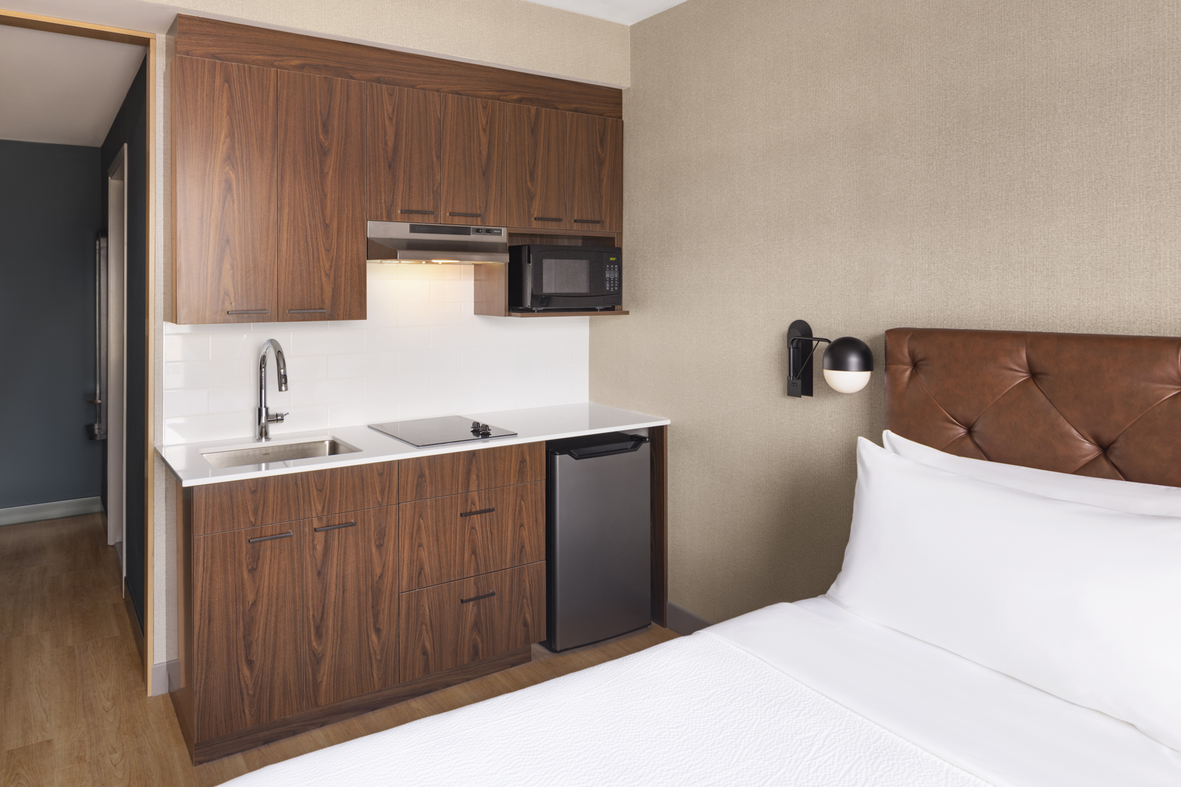 four points penticton hotel room with kitchen