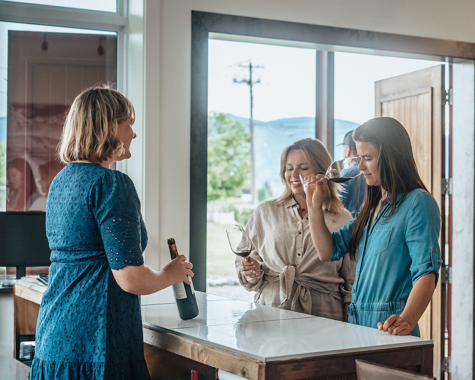 wine tasting at roche wines tasting room