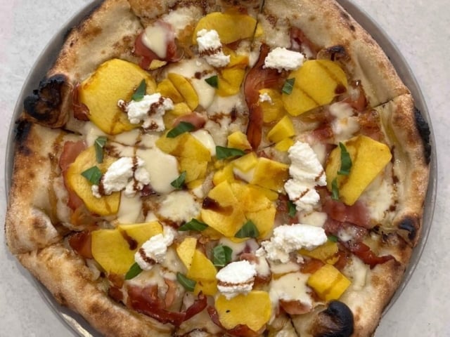 Chain Reaction Winery "Sweet Cheeks" Pizza Chain Reaction Winery "Sweet Cheeks" Pizza